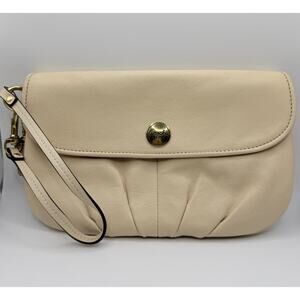 Vintage COACH Bone Off White Leather Wristlet Clutch Logo Magnetic Button F45263